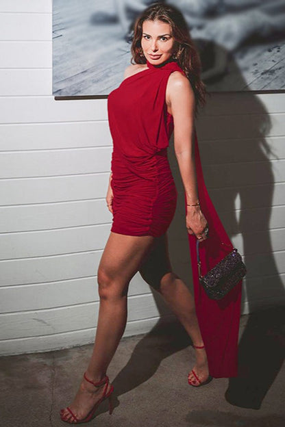 Vestido cóctel ceñido con cuello con lazo y transparencias
