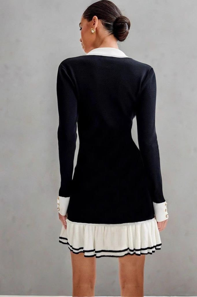 Vestido de punto con cuello con volantes y botones de perlas