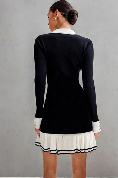 Vestido de punto con cuello con volantes y botones de perlas