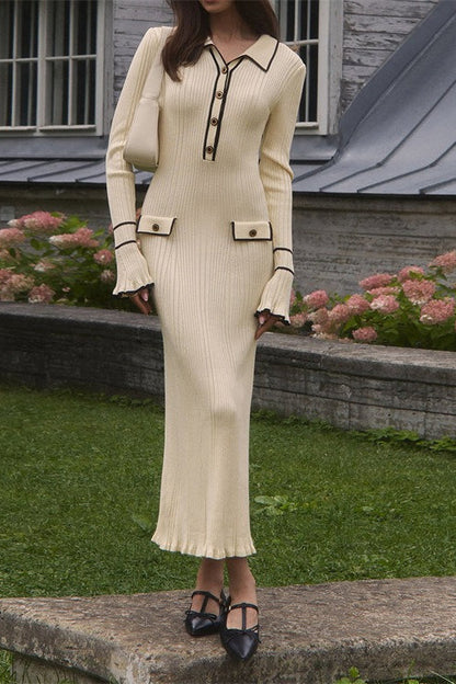 Vestido de punto entallado con cuello y volantes