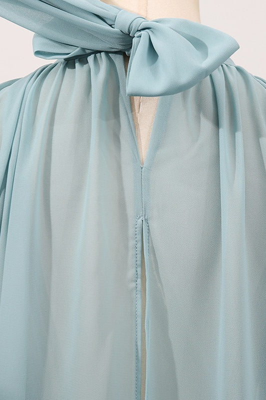 Blusa holgada con cuello irregular y tirantes halter de color liso