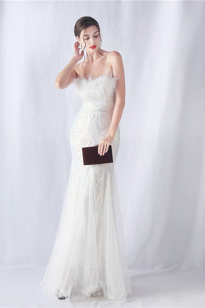 Vestido de Noche con Lentejuelas y Plumas de Avestruz