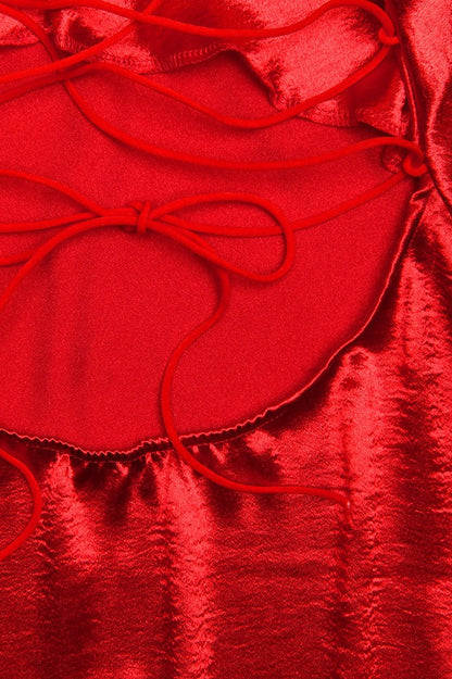 Minivestido sexy sin espalda de satén con tirantes