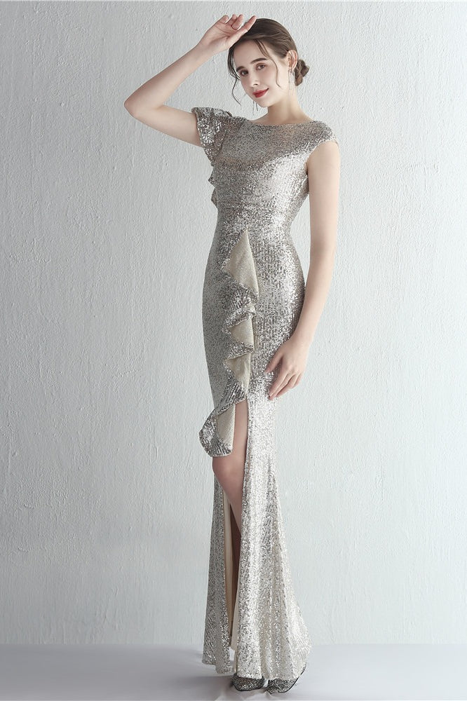 Vestido de gala de sirena con purpurina, cuello alto y abertura