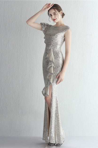 Vestido de gala de sirena con purpurina, cuello alto y abertura
