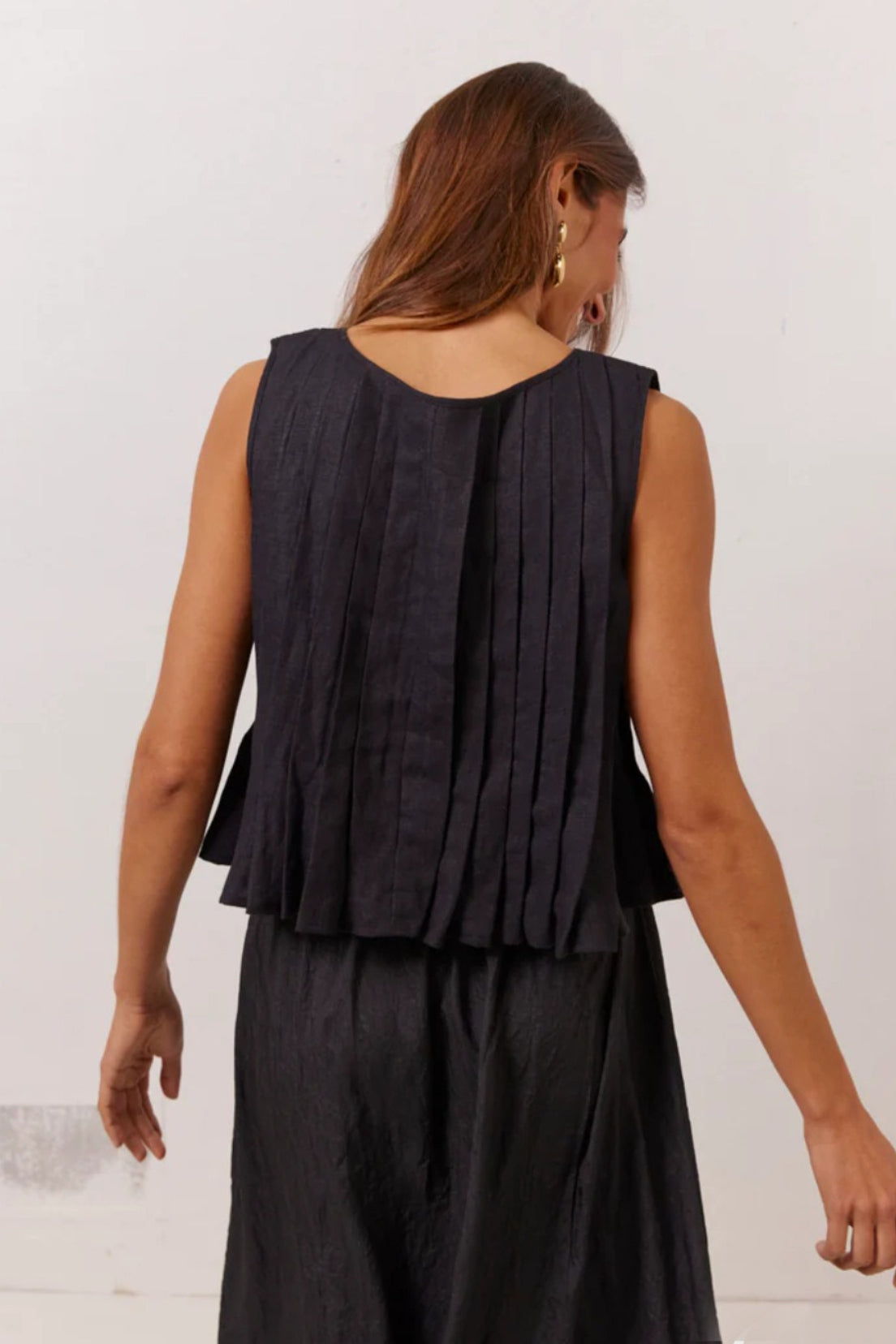 Camiseta de lino y algodón con volantes y lazo.