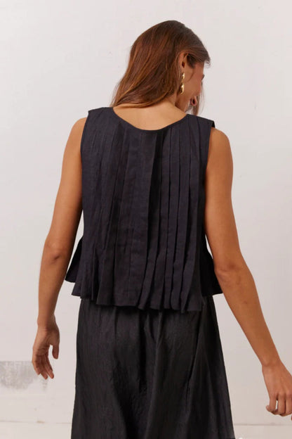 Camiseta de lino y algodón con volantes y lazo.