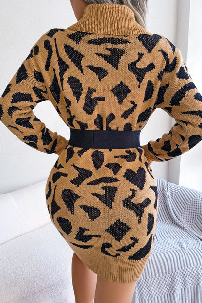 Vestido de cuello alto con estampado de leopardo