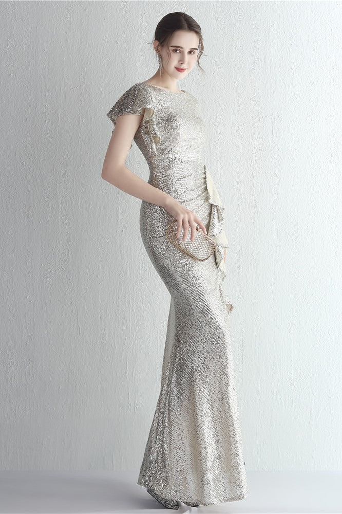 Vestido de gala de sirena con purpurina, cuello alto y abertura