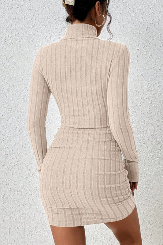 Vestido de punto de cuello alto ajustado