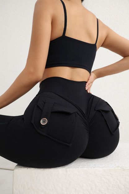 Leggings con botón utilitario de talle alto y efecto push-up