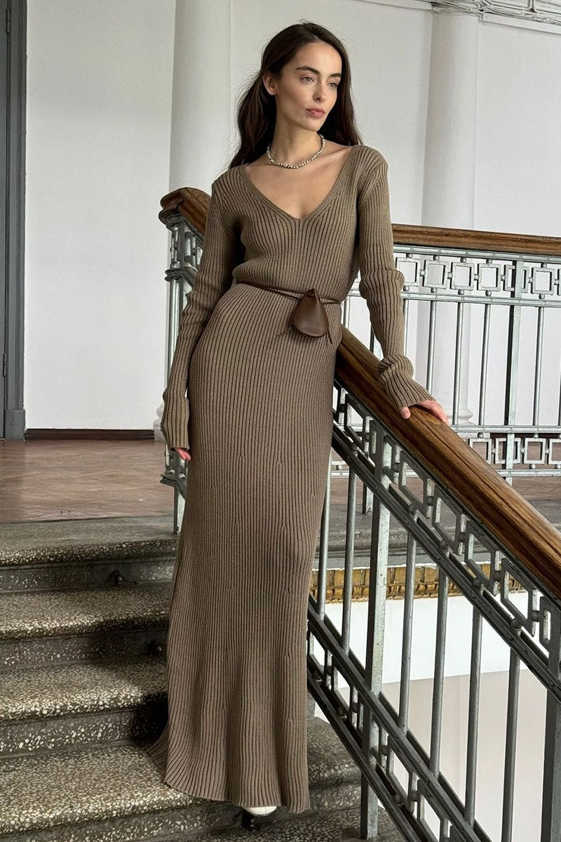 Vestido de punto de manga larga con cuello en V