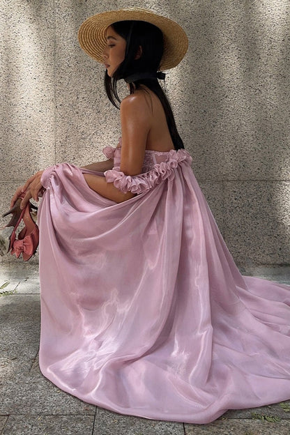 Minivestido con banda, bajo asimétrico y tulipanes fluidos