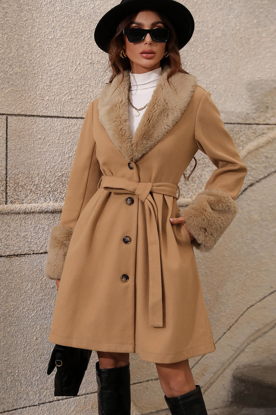 Gabardina midi con cinturón y cuello de piel