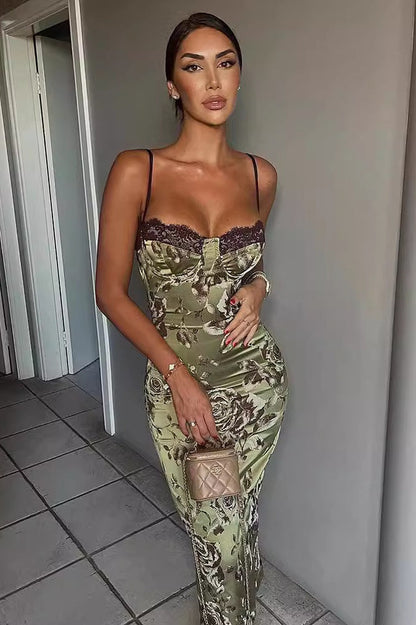 Vestido largo ajustado con abertura y estampado de bloques de color de encaje