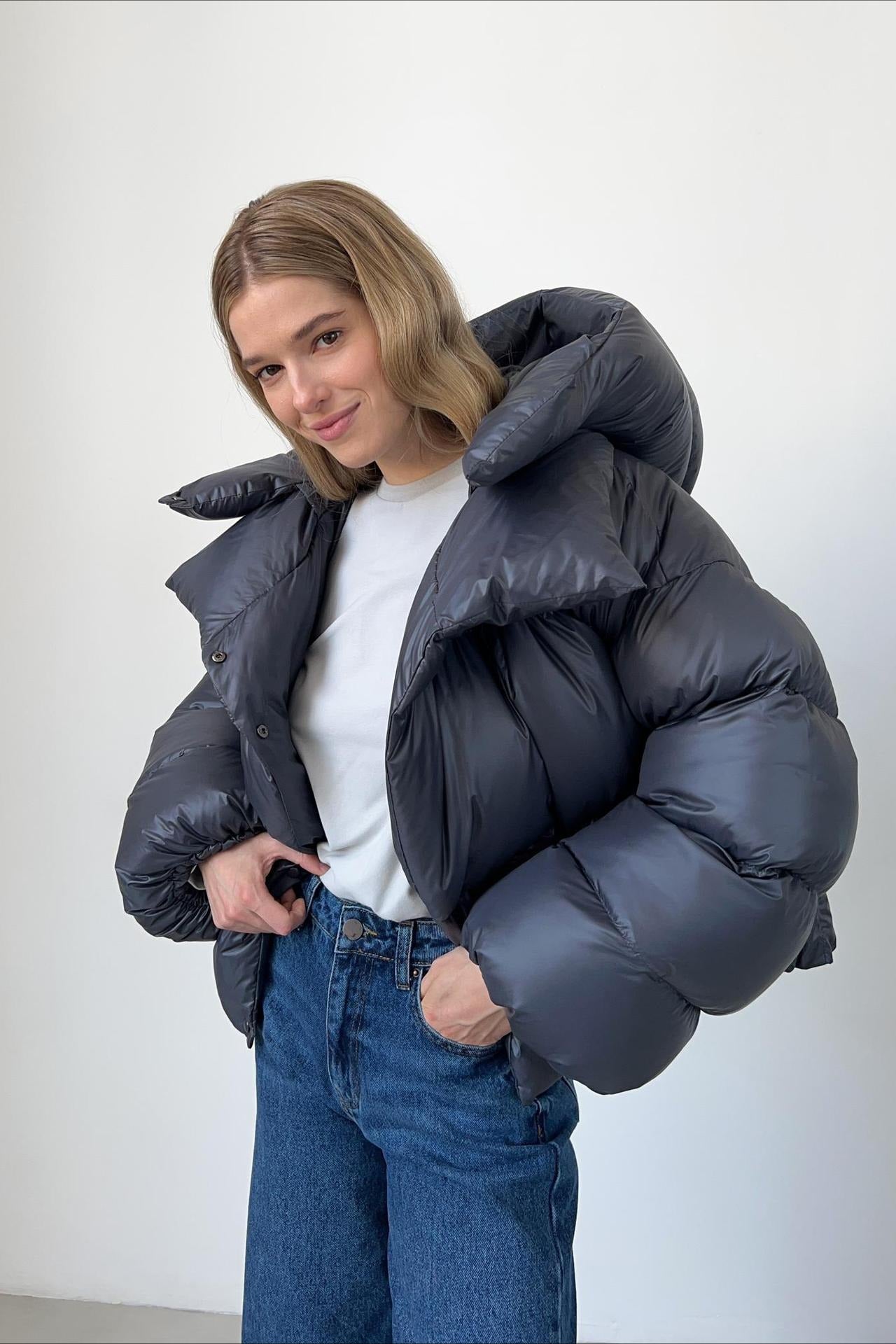 Chaqueta acolchada corta con capucha