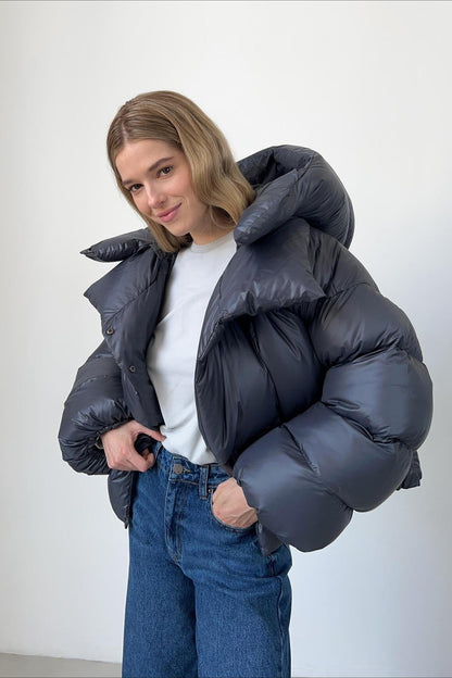 Chaqueta acolchada corta con capucha