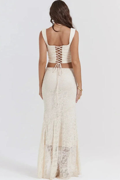 Elegante conjunto de top corto con cordones y falda larga boho