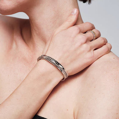 Pulsera abierta de circonitas con cuentas redondas minimalista