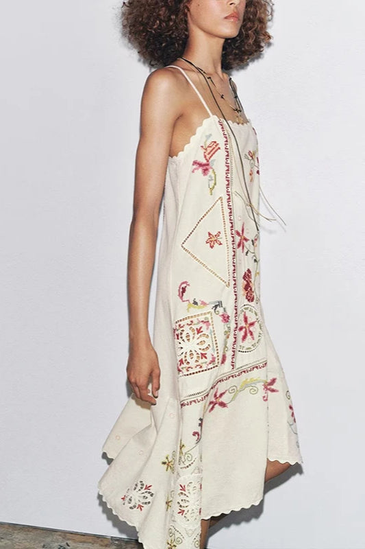 Vestido Bohemio Asimétrico con Bordados Florales