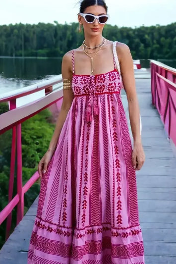 Vestido bohemio con borlas y tirantes finos