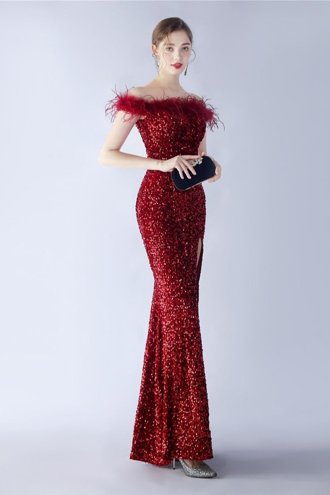 Vestido formal de terciopelo con lentejuelas y plumas de avestruz, con hombros descubiertos
