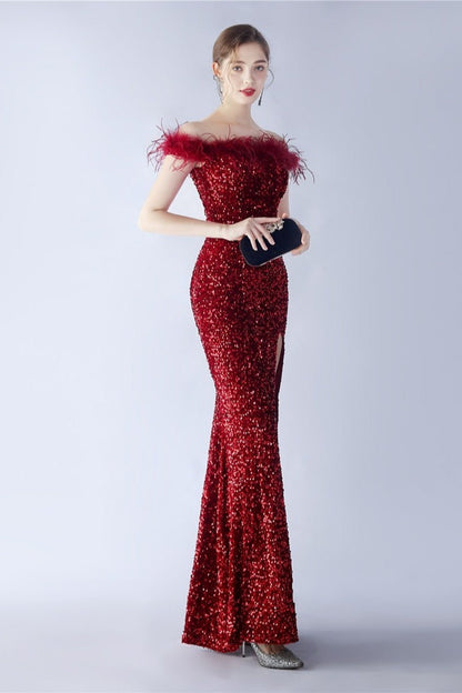 Vestido formal de terciopelo con lentejuelas y plumas de avestruz, con hombros descubiertos