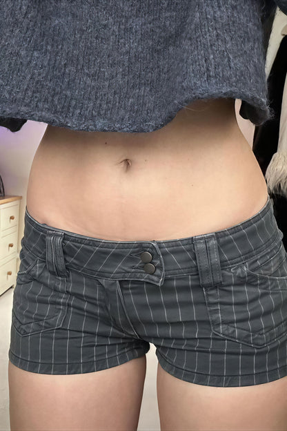 Pantalones cortos de mezclilla de talle bajo con doble botonadura