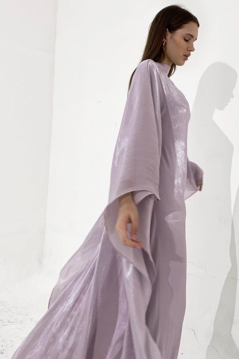 Vestido midi estilo bata sedoso, vaporoso y suelto