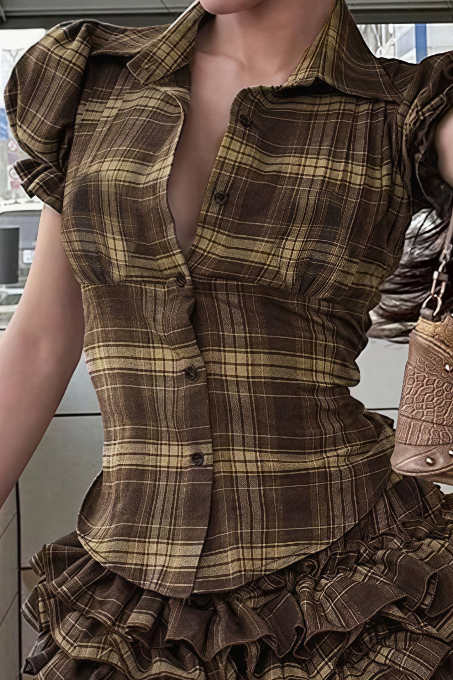 Blusa Fruncida a Cuadros con Solapa y Botones y Manga Abullonada