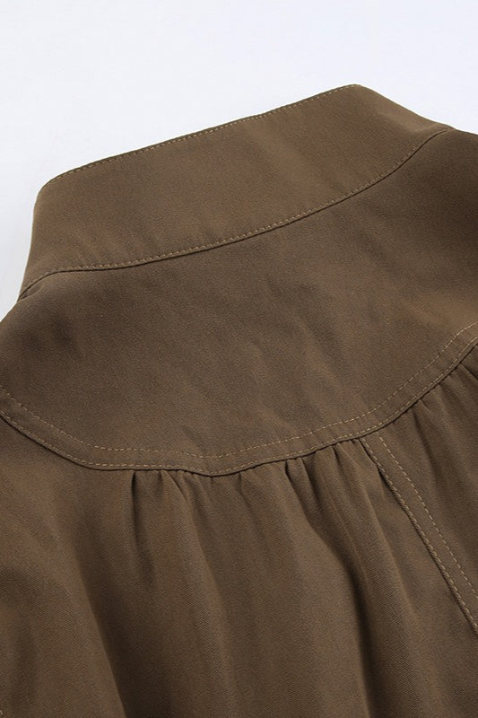 Chaqueta utilitaria con cinturón y bolsillos con cremallera