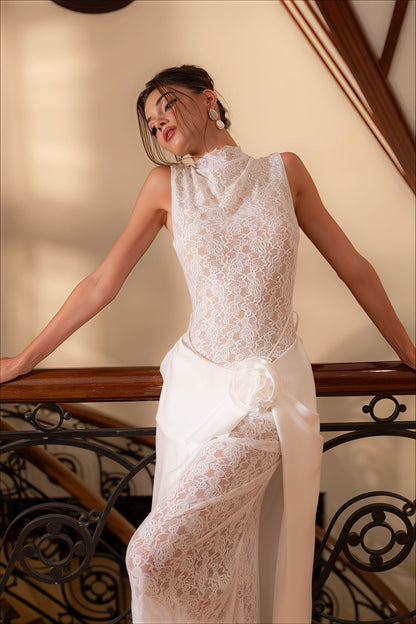 Vestido de recepción sin mangas con cuello alto y encaje de flores