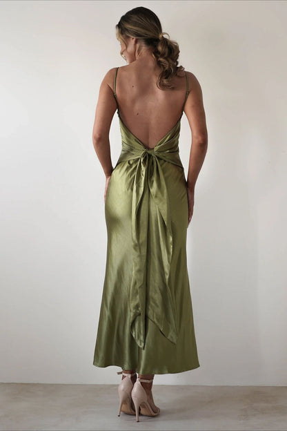 Vestido de fiesta sin espalda con lazo de satén