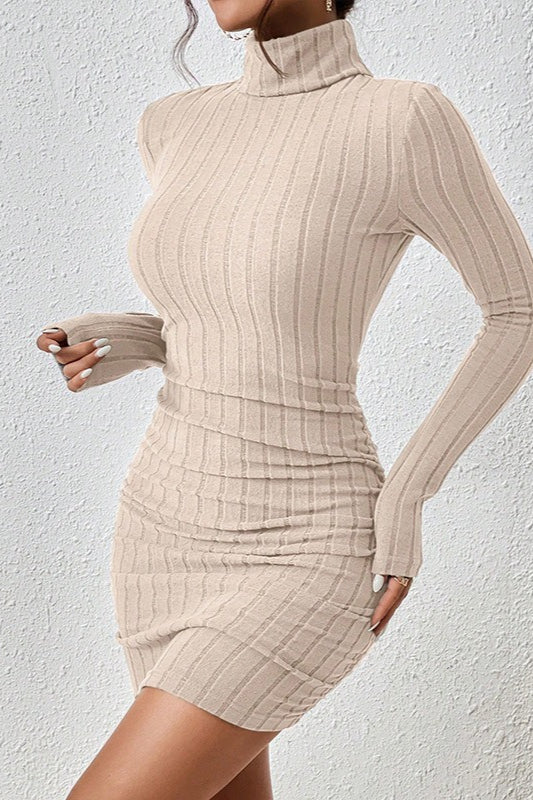 Vestido de punto de cuello alto ajustado