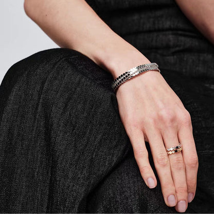 Pulsera abierta de circonitas con cuentas redondas minimalista