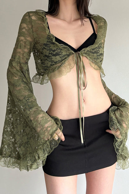 Blusa de encaje con cuello de pico y manga acampanada semitransparente