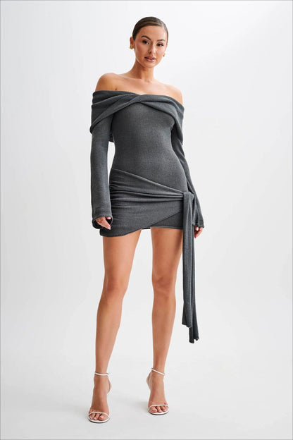Vestido de punto con cuello barco y lazo