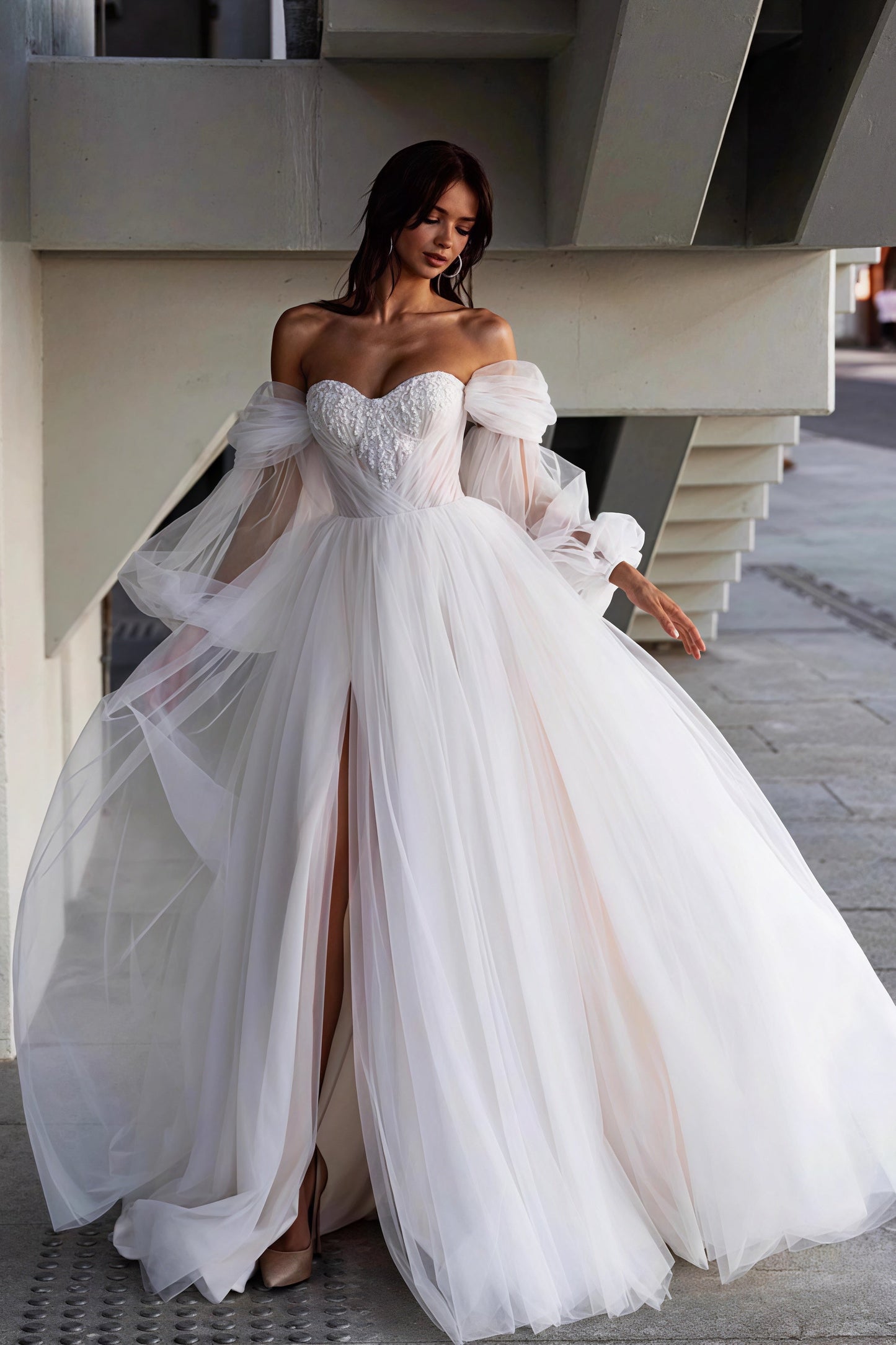 Vestido de Novia Elegante de Manga Larga con Cola y Tema de Bosque