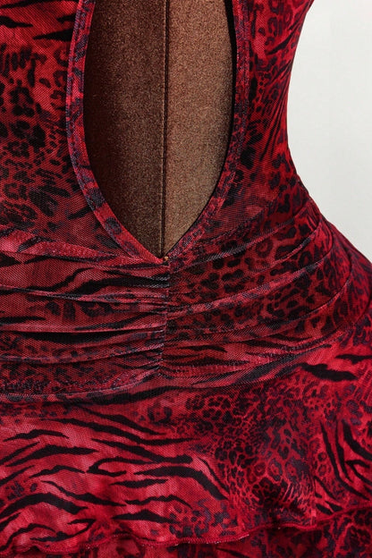 Minivestido sexy con estampado de leopardo, cuello halter y volantes escalonados