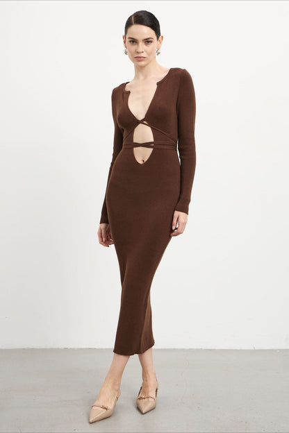 Vestido de punto calado con escote en pico pronunciado