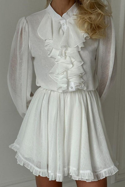 Mini vestido elegante de manga larga con cuello alto y volantes