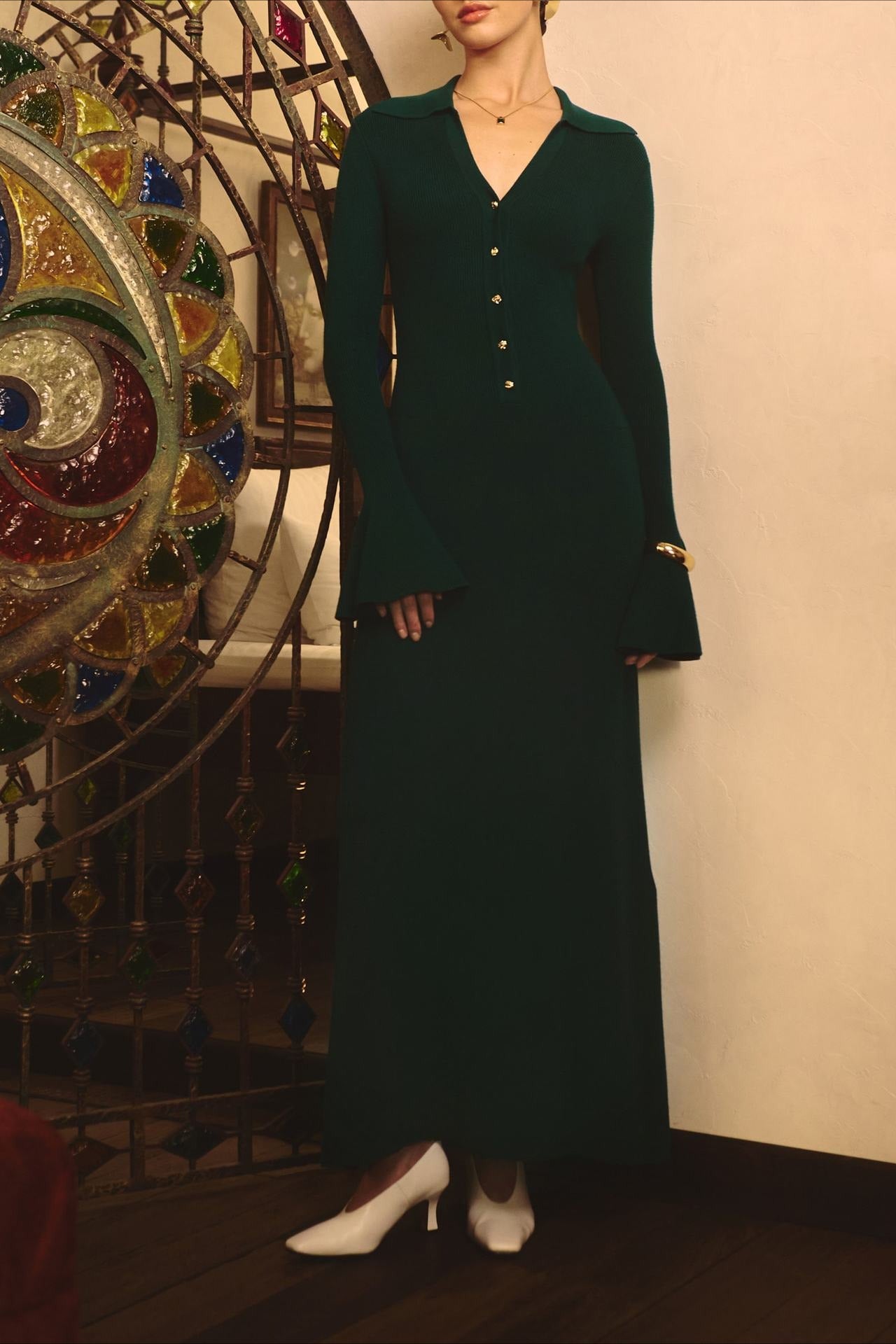 Vestido de punto elegante con cuello