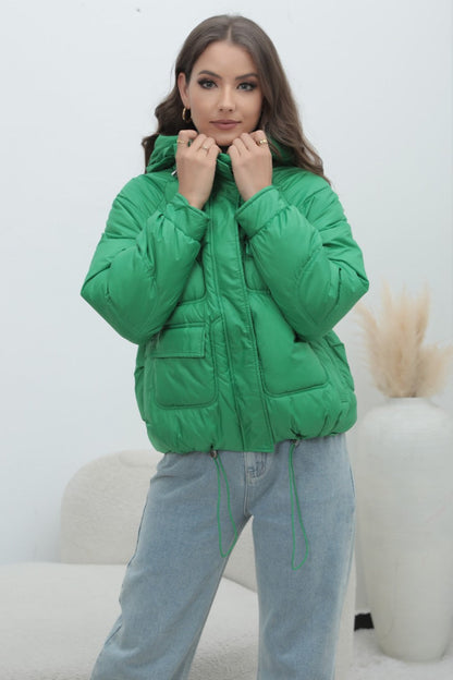 Chaqueta acolchada de cuello alto de color brillante