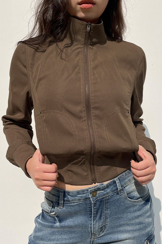 Chaqueta utilitaria con cinturón y bolsillos con cremallera