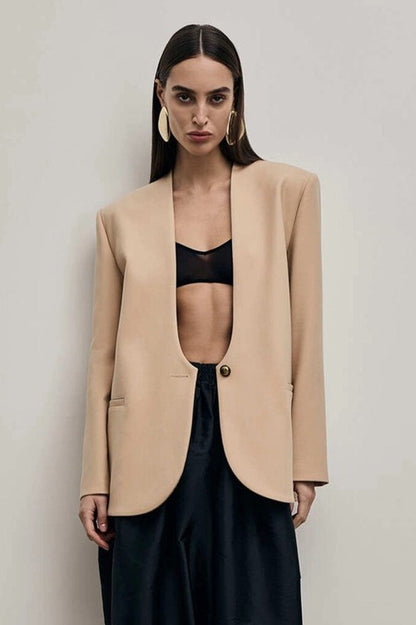 Blazer entallado liso de botonadura sencilla y hombro regular