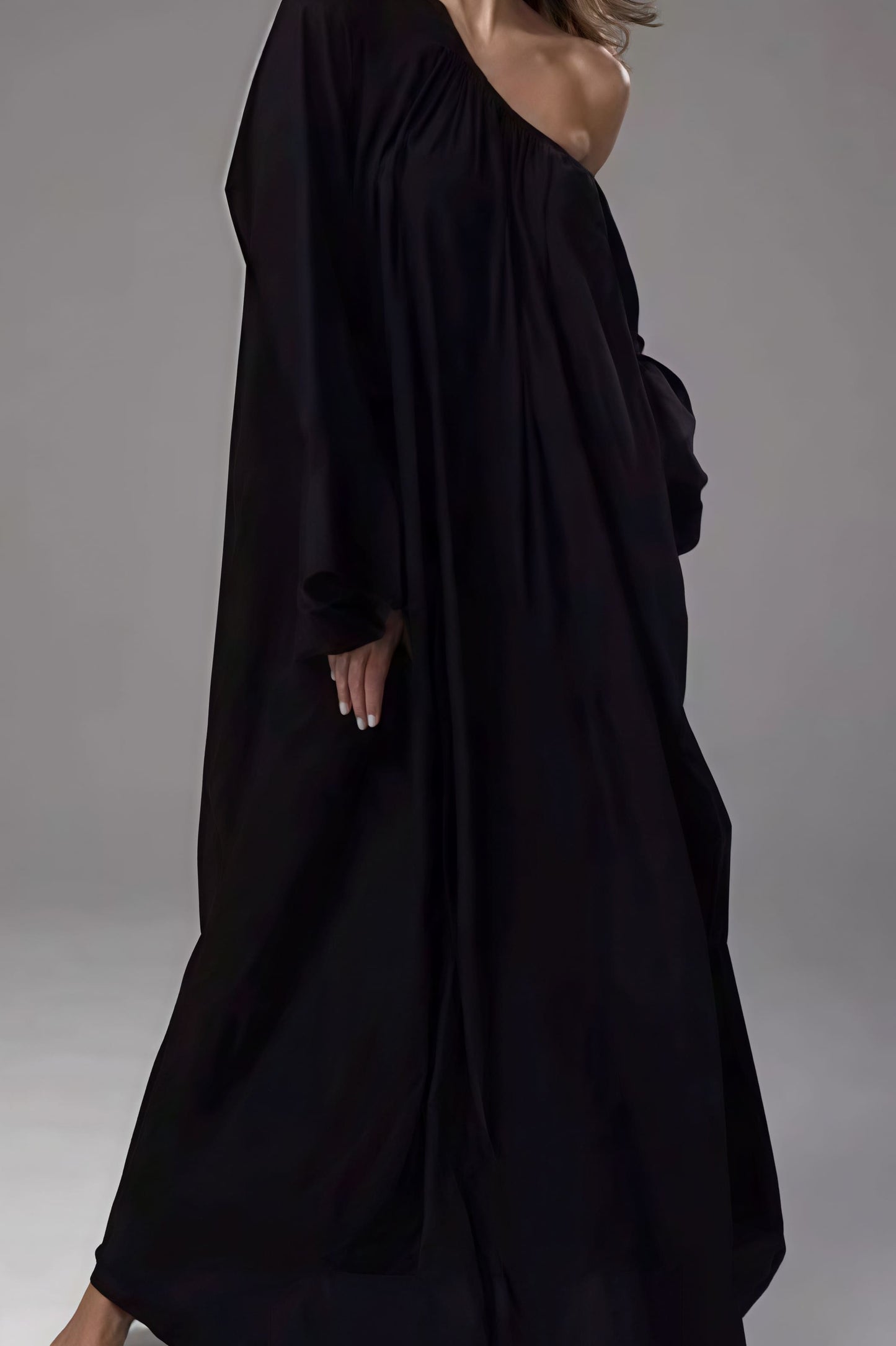 Vestido maxi suelto holgado con bajo acampanado liso