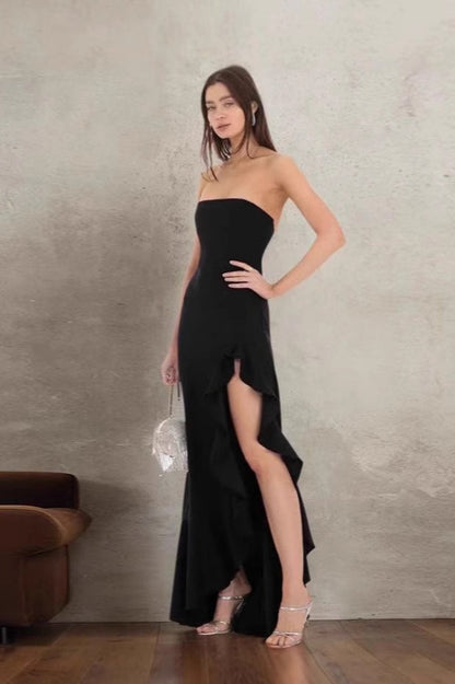 Vestido formal con bustier con volantes y abertura lateral