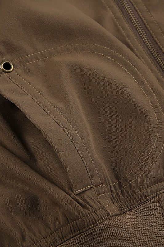 Chaqueta utilitaria con cinturón y bolsillos con cremallera