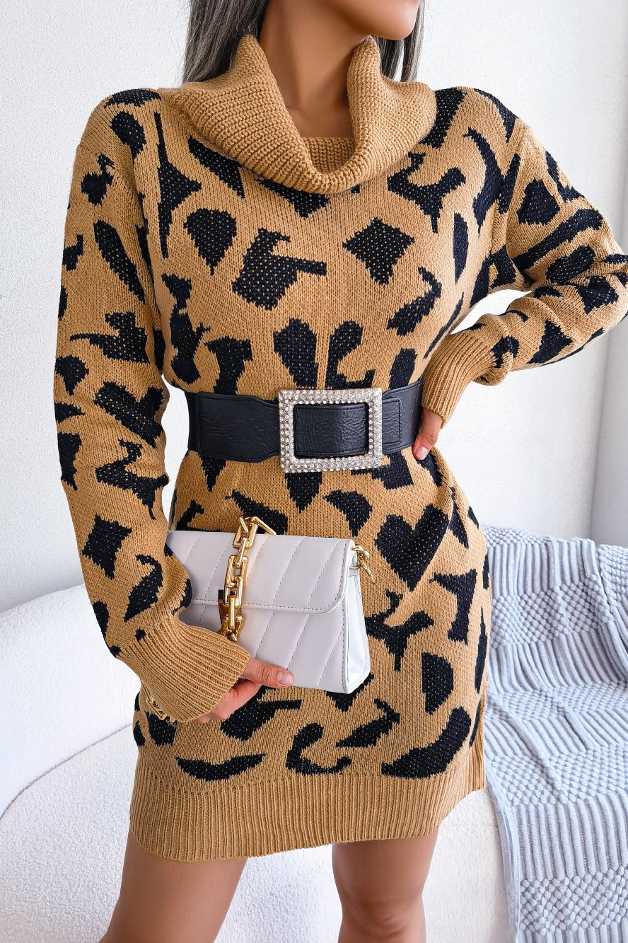 Vestido de cuello alto con estampado de leopardo