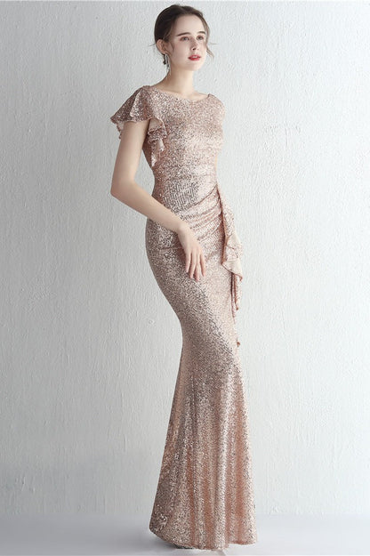 Vestido de gala de sirena con purpurina, cuello alto y abertura